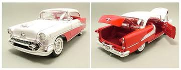 Welly 1/18 Oldsmobile Super 88 Hardtop 1955 Red/White